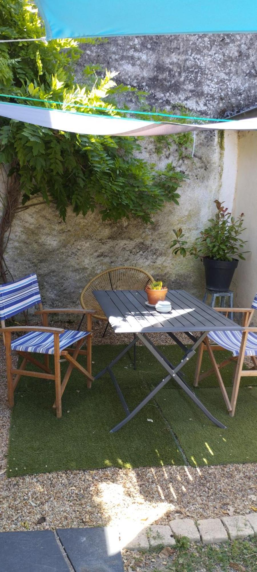 Aupres Du Chateau Breze Luaran gambar